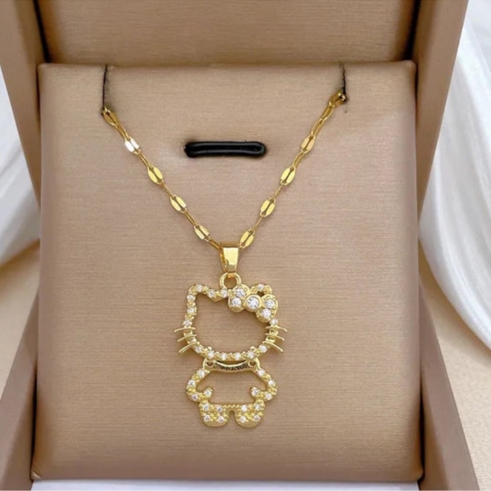 NWOT Sanrio Hello Kitty Pendant Necklace